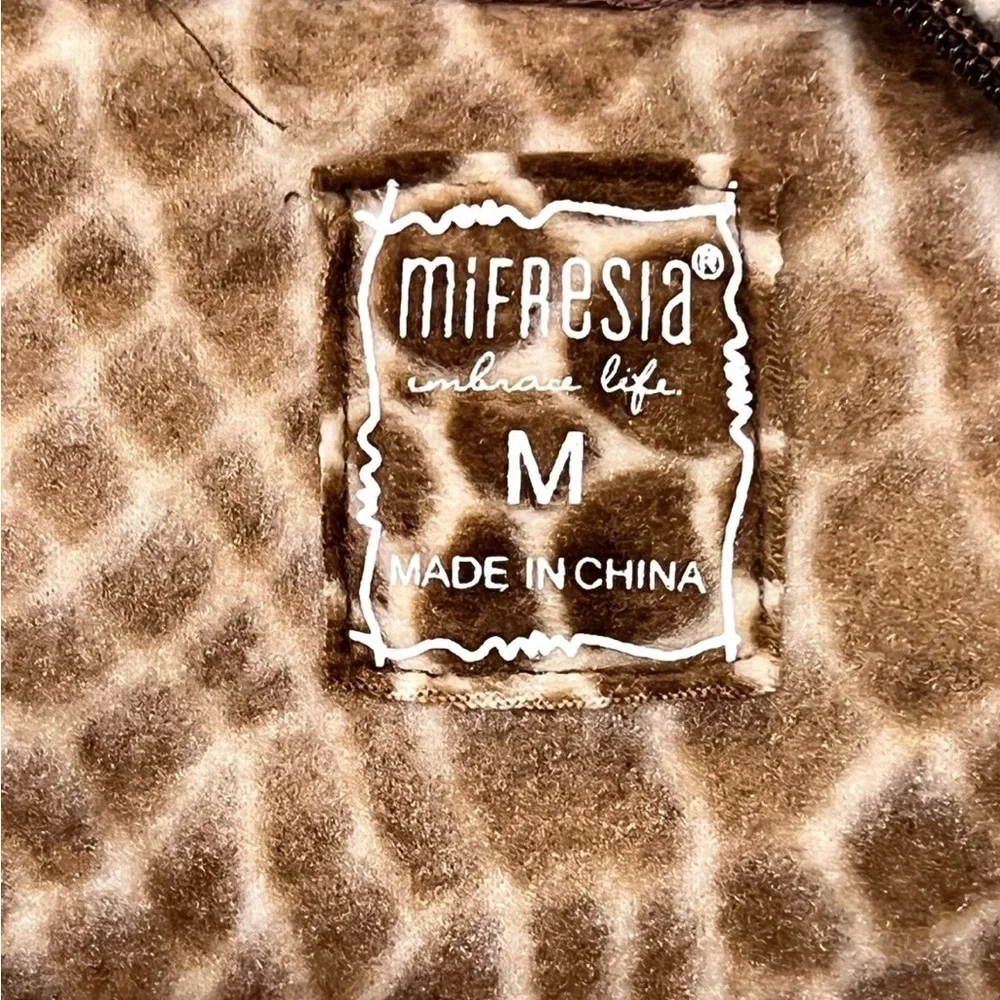 Giraffe Print Sleeveless Fleece Vest - Picture 3 of 5